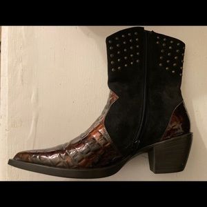 Alligator and Suede Design Boots